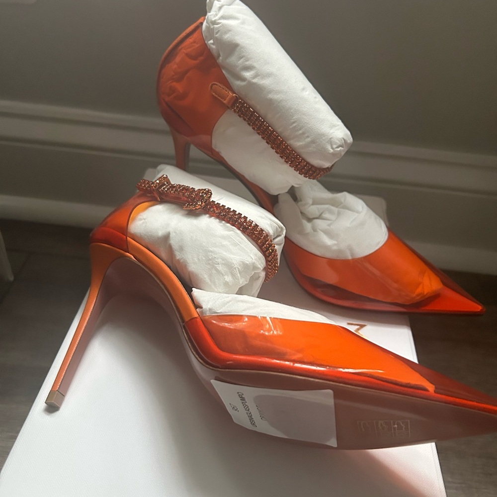 NIB AMINA MUADDI Ursina Glass 105 Vinyl & Leather Pump SZ 7.5 or 37.5